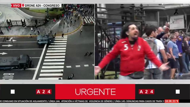 🚨MÁXIMA TENSIÓN EN LA MARCHA DE BARRAS Y JUBILADOS: AVANZA EL CAMIÓN HIDRANTE