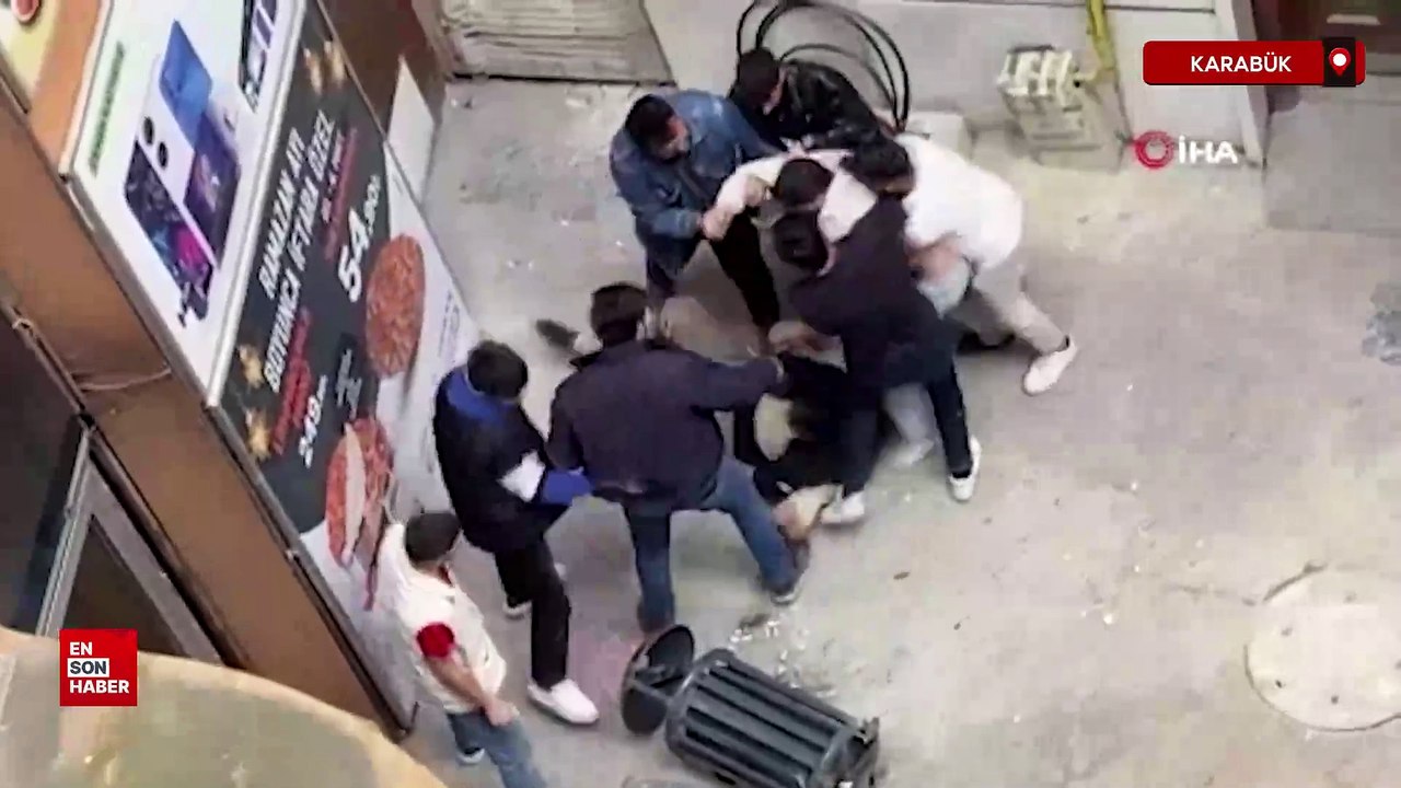 Karabük'te polis merkezinin önünde orak ve bijonla birbirlerine saldırdılar