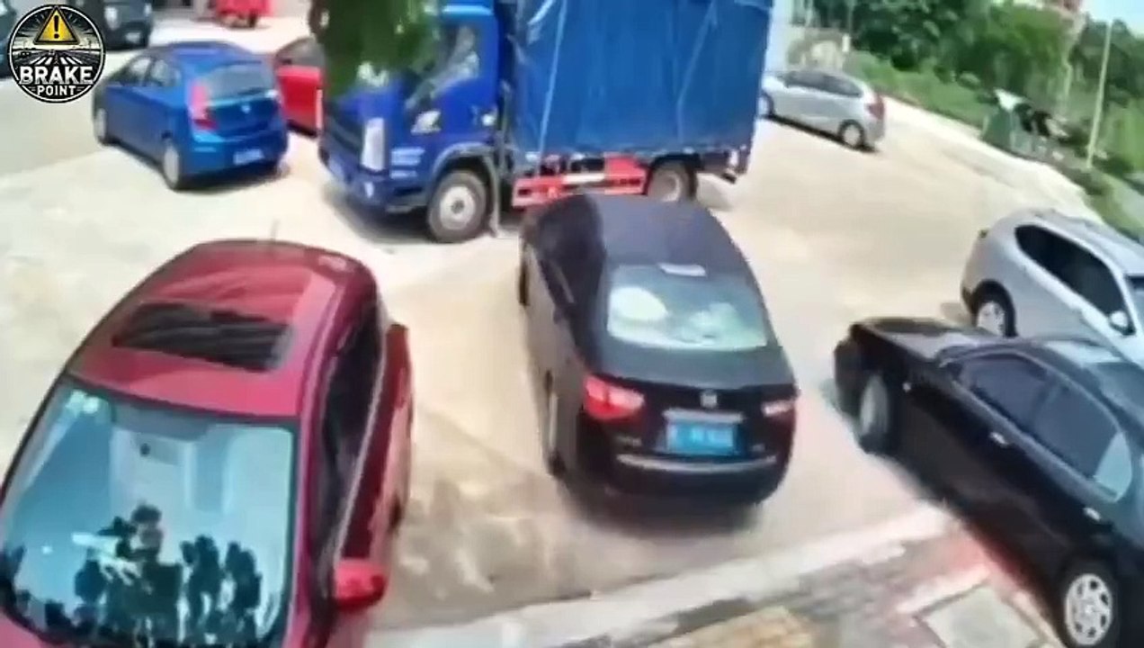 128 Shocking Car Crashes and Road Rage – Instant Karma Compilation _ Idiots in Cars