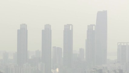 [날씨] 스모그에 황사까지 덮쳐...인천·충청 '황사 위기 경보' / YTN