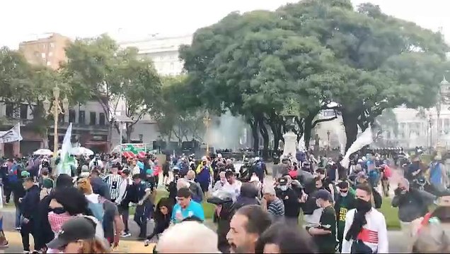 Balas de goma y detenidos en la protesta de jubilados contra el Gobierno