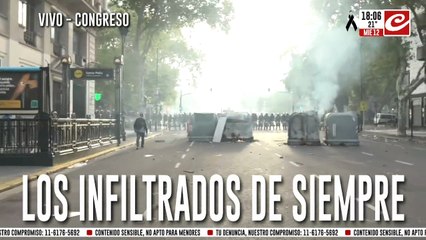 Los infiltrados de siempre: barricadas y represión a los jubilados