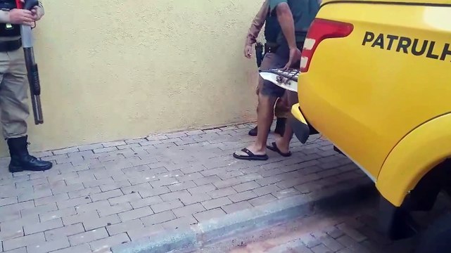 Homem é detido em posse de escopeta calibre 12 no Sanga Funda