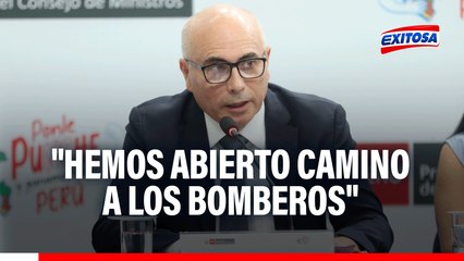 Incendio en Barrios Altos ha sido "totalmente confinado", afirma ministro de Vivienda: "Hemos abierto camino a los Bomberos"