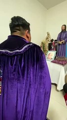 "El Espía" un soldado que recorre las calles antes de Semana Santa