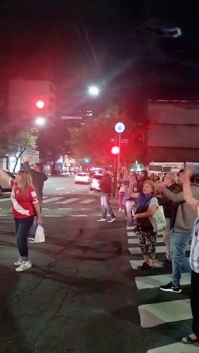 "Milei, basura, sos la dictadura" y "Que se hay...