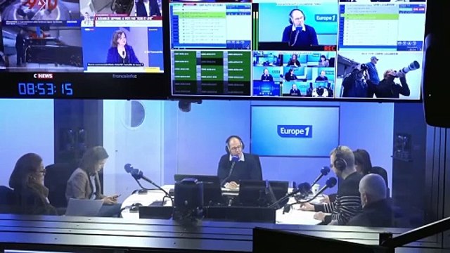 «Lâchez-nous» : Jean-Mélenchon ne s'excuse pas pour les caricatures de Pascal Praud et Cyril Hanouna