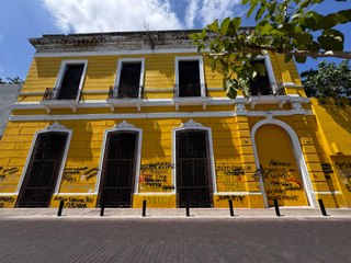 Propietarios de comercios del centro histórico de Mérida se preparan para rescatar fachadas pintadas