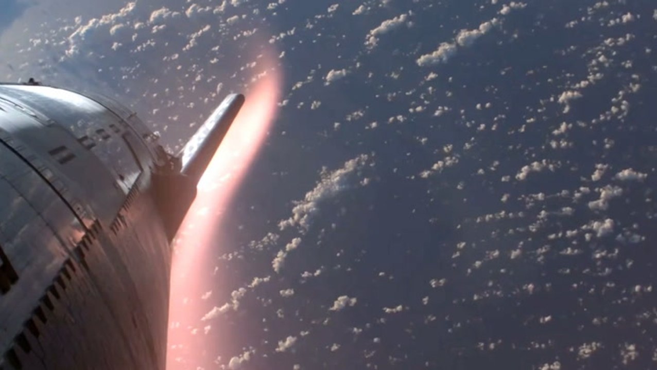 Incredible Views Of SpaceX Starship Re-Entering Earth's Atmosphere ...