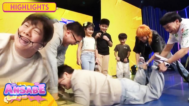 MC, hinila pabalik-balik nina Vice Ganda at Lassy | It’s Showtime Ansabe