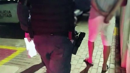 Com F250 rebaixada, condutor faz 'cavalo de pau' na frente da GM e é preso por embriaguez na Rua Itália