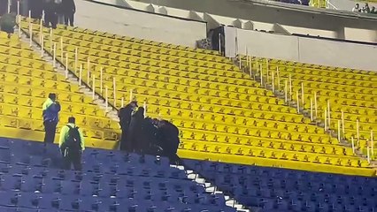 Policías usan violencia contra aficionado de Chivas