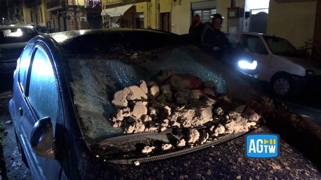 Danni e panico in strada: «È stato un inferno, non ci tutela nessuno». Terremoto 4.4 gradi ai Campi Flegrei.
