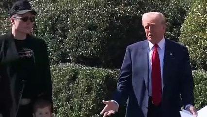 Donald Trump, à la rescousse de Tesla, fait du télé-achat devant la Maison Blanche