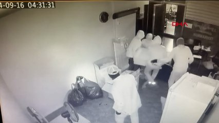5 şüpheli girdikleri dükkandaki içi para dolu kasayı çaldı