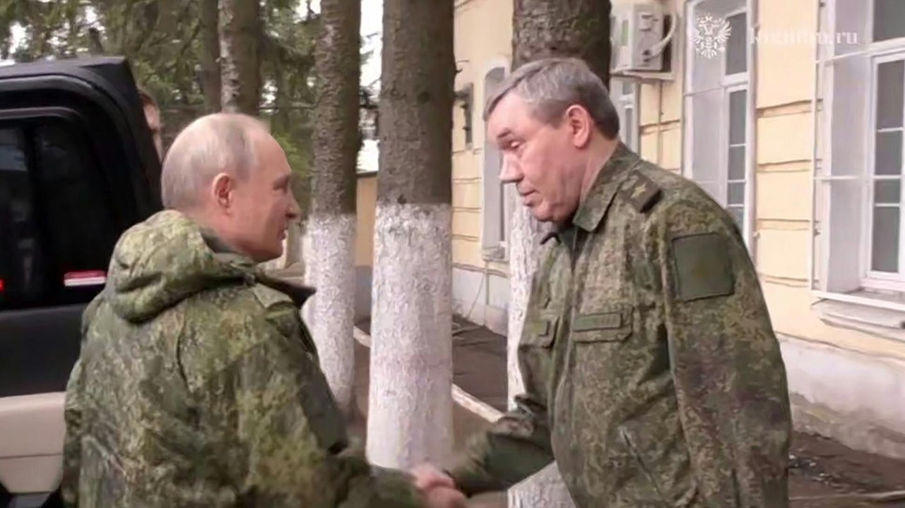 Putin besucht Truppen in Kursk – Ukraine deutet Rückzug an