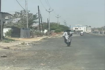 नशे की हालत में युवती, वीडियों हुआ वायरल