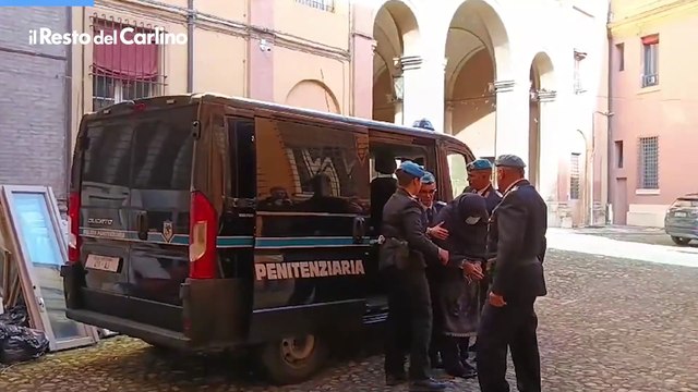 Saman, processo d'appello: l'arrivo della mamma in tribunale a Bologna