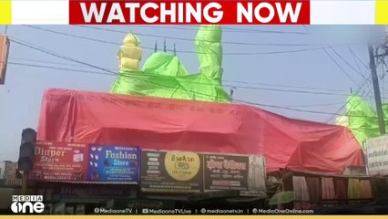 ഹോളി ആഘോഷത്തിന് മുന്നോടിയായി ഉത്തരേന്ത്യയിലെ മസ്ജിദുകൾ ടാർപോളിൻ കൊണ്ട്   മൂടിക്കെട്ടുന്നത് തുടരുന്നു...ഷാജഹാൻപൂരിനും സംഭലിനും പിന്നാലെ അലിഗഡിലും ബറേലിയിലും പള്ളികൾ മൂടിക്കെട്ടി