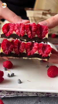 Tablette de chocolat façon franui, aux framboises, chocolat blanc et chocolat noir!