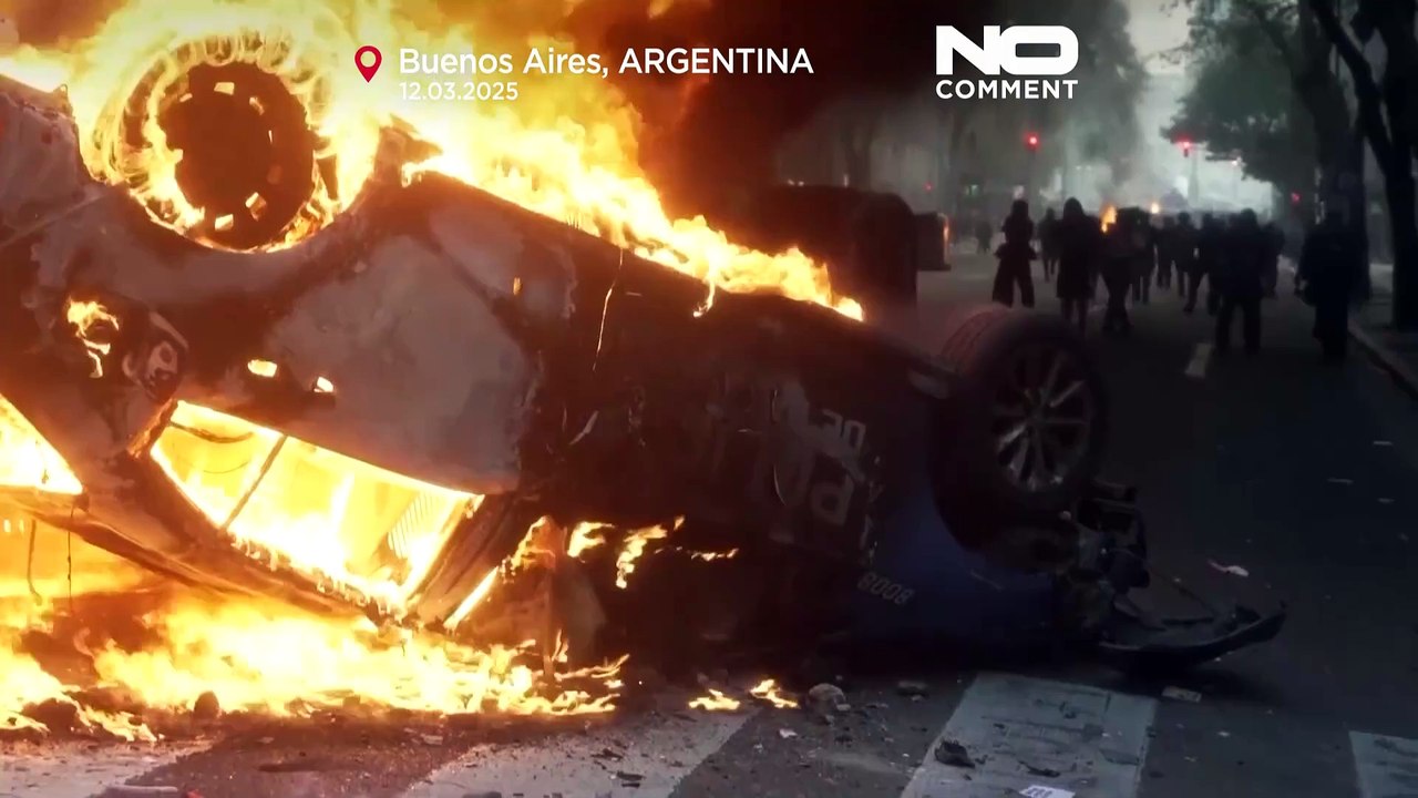 Buenos Aires, degenerano le proteste contro le riforme economiche di Milei: almeno 20 i feriti
