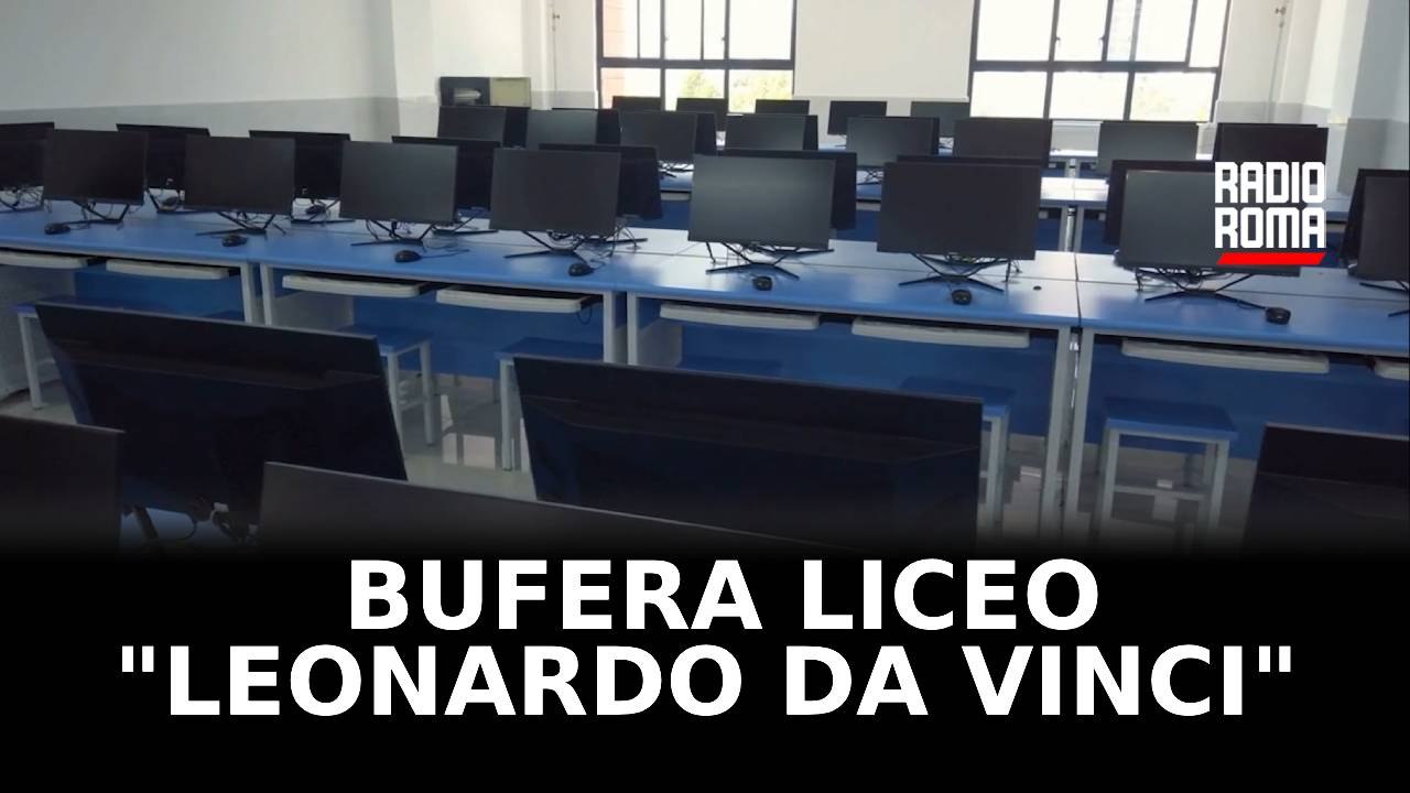 Protesta al liceo, studenti in piazza contro una professoressa