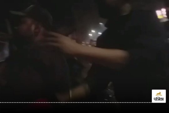 बीच सड़क पुलिस आरक्षक ने युवक पर जड़ा थप्पड़