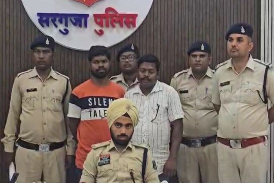 Job fraud: डेढ़ लाख दो, हर माह 70 हजार से 1 लाख रुपए की होगी कमाई, पंचायत सचिव समेत 2 गिरफ्तार