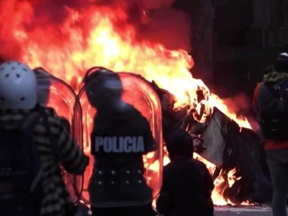 Eskalation bei Protest: Polizei setzt Tränengas ein