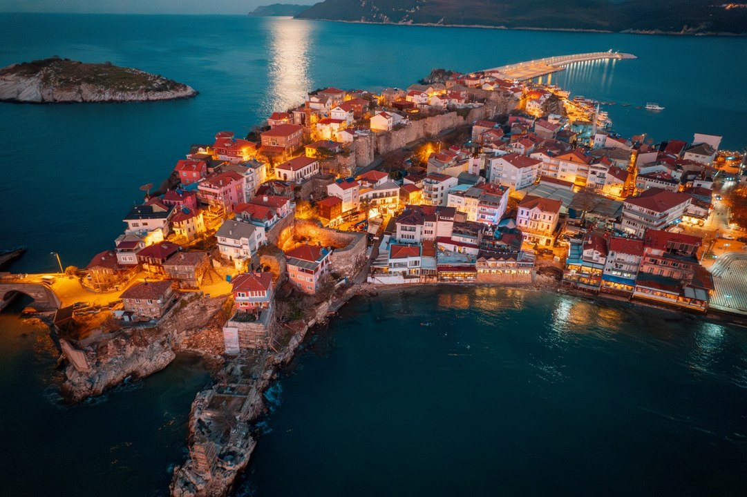 Kruvaziyerler rotasını Amasra’ya çevirdi! Rus turistler akın etti