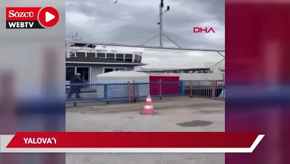 Yalova'ya gelen feribot iskelede kulübeye çarptı