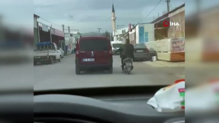 Emniyet kemeriyle motosiketi işte böyle çektiler