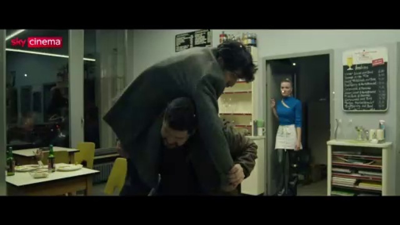 Plattfuß – Ein Cop in Neapel Trailer OV