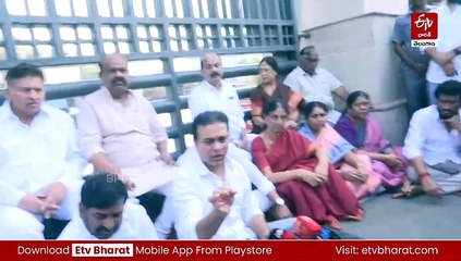 అంబేడ్కర్ విగ్రహం బీఆర్​ఎస్ నేతల ముందు ధర్నా - రేప