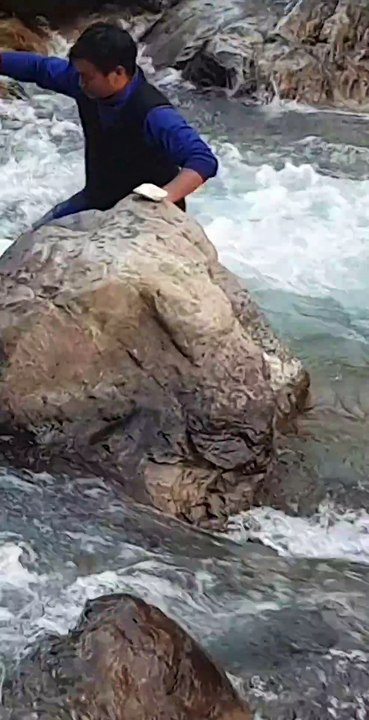 Cast Net Fishing in Nepal | Himalayan Trout Fishing with Handmade Small Size Cast Net |