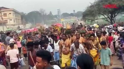 In Myanmar i devoti ind? camminano sui carboni ardenti