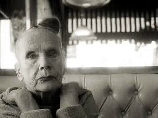 Vampira discusses the Day James Dean Died interview