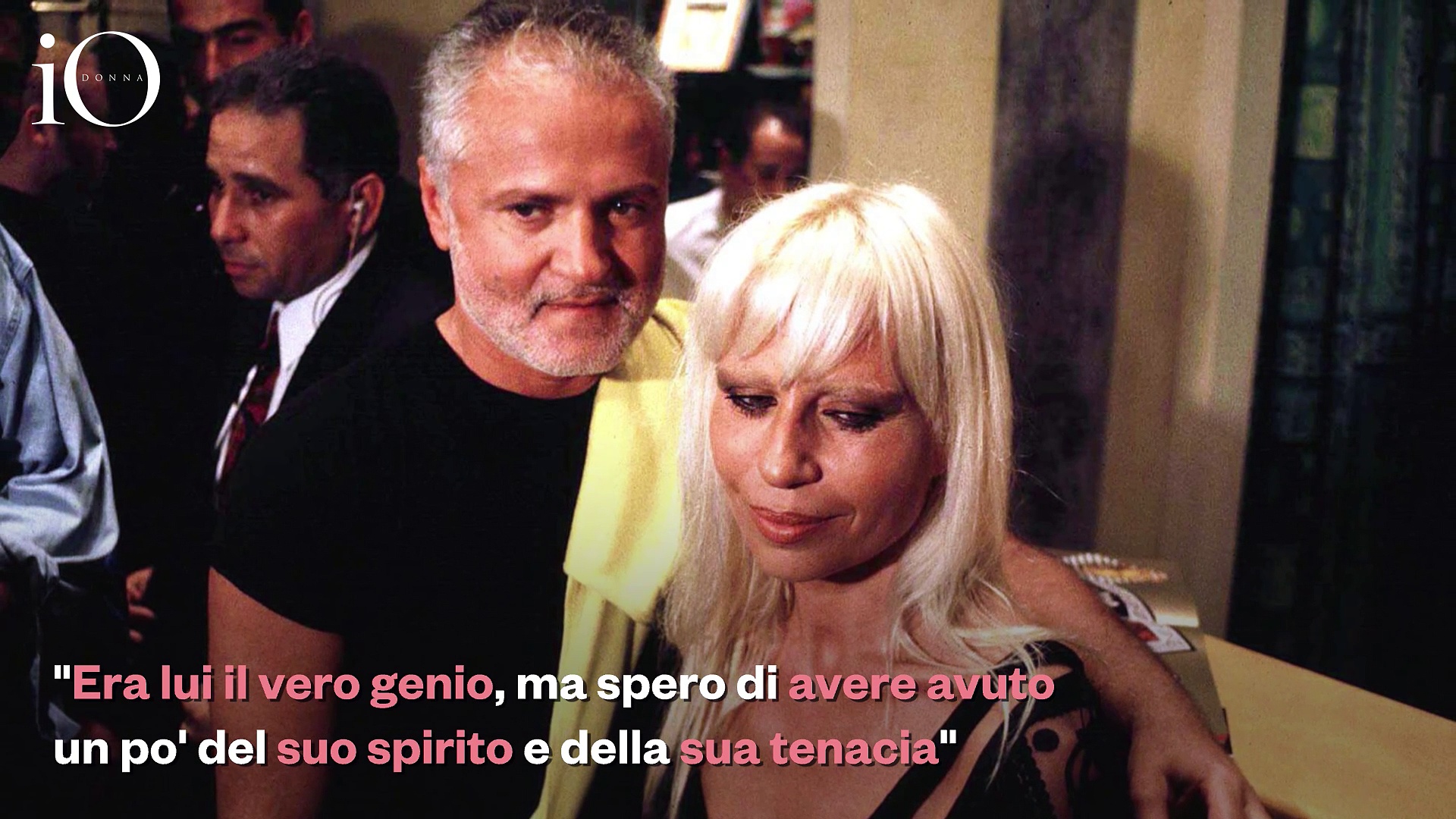 Video Donatella Versace saluta la moda con un pensiero per il fratello Gianni: «Il più grande onore della mia vita»