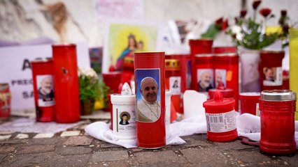 Francisco, hospitalizado, cumple 12 años como papa con un futuro incierto
