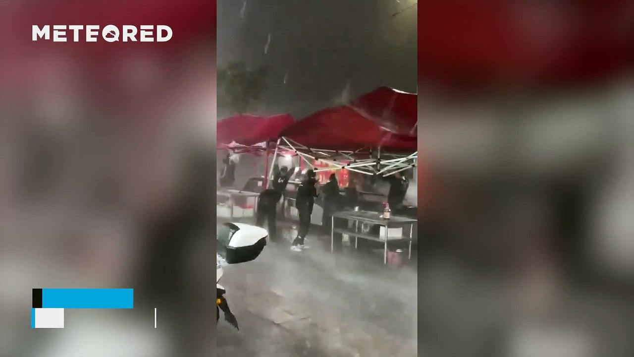 A storm brings extreme winds to Huichang, China! Gusts of over 120 km/h were recorded.
