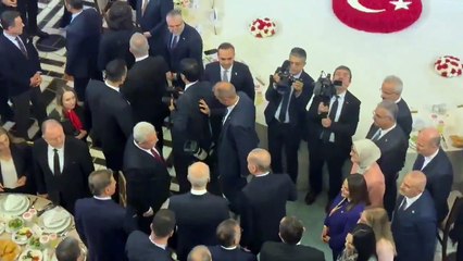 Cumhurbaşkanı Erdoğan, Sırrı Süreyya Önder ile tokalaşıp sohbet etti