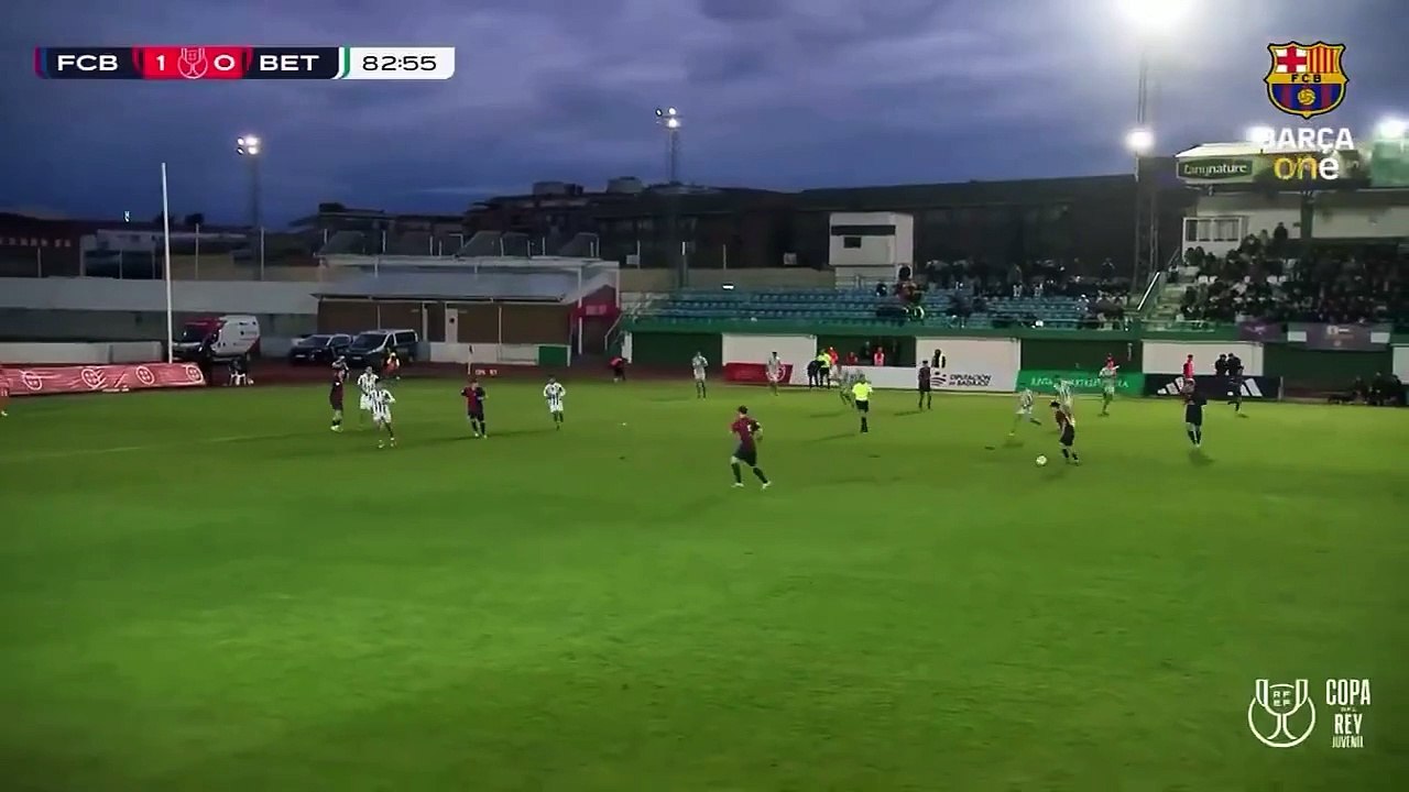 El espectacular gol de Alex Walton en las semifinales de la Copa Juvenil
