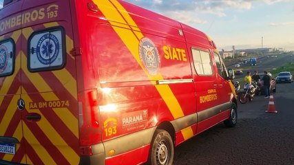 Rapaz cai de moto ao passar por buraco na marginal da BR-277 em Cascavel