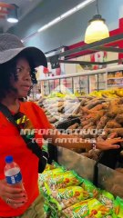 Cubana se asombra al ver la variedad de productos en el extranjero