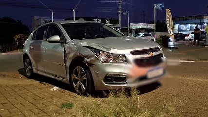 Cruze e HB20 batem em cruzamento no Santa Cruz