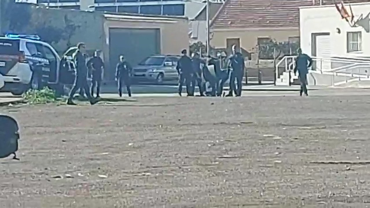 El momento de la detención de Paco, este jueves, a manos de la Guardia Civil.