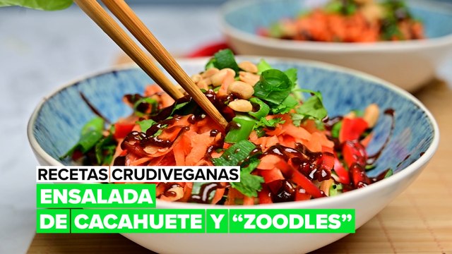 Recetas crudiveganas: ensalada de cacahuete y 'zoodles'