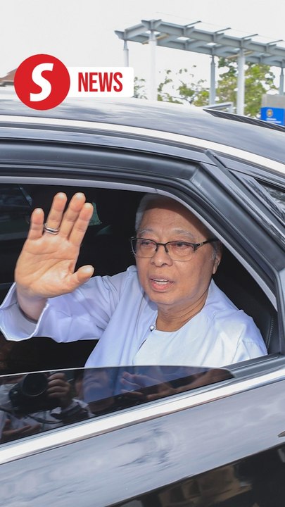 Ismail Sabri leaves MACC HQ for Friday prayers, to return at 3.30pm