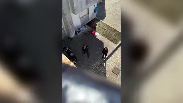 Video Aradeo, 48enne accoltellato all'addome: è grave. I carabinieri bloccano un ragazzo di 25 anni