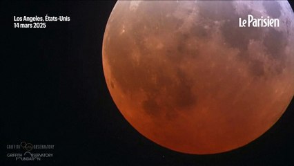 La Lune se pare de rouge lors d'une éclipse totale